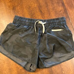 Vuori running shorts- Clementine style